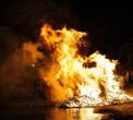 Obredna vatra tzv. kralj na plaži u Žuljani, u predvečerje blagdana Svetog Ivana